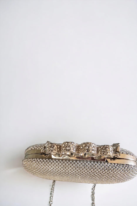 Mili - Zilveren Clutch met Handvat in de Vorm van Boksbeugel en Strass-Steentjes - Chique Design